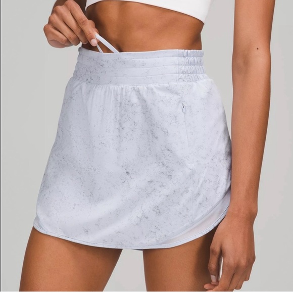 Lululemon Hotty Hot HR Skirt long
Gravel Dust Pastel Blue Multi Pastel - Picture 3 of 6